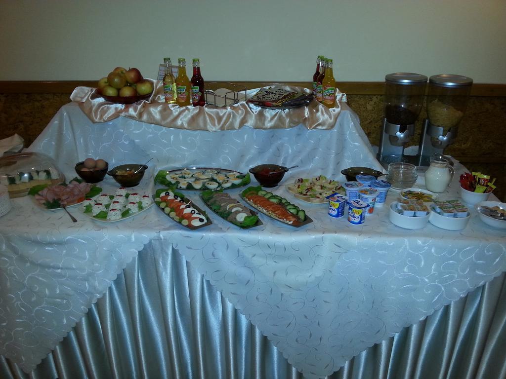 קטוביץ Hotel Restauracja Kinga מראה חיצוני תמונה