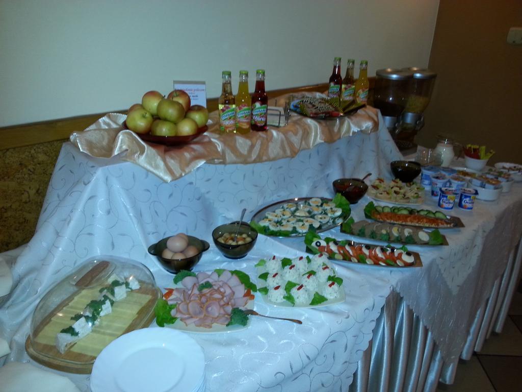 קטוביץ Hotel Restauracja Kinga מראה חיצוני תמונה