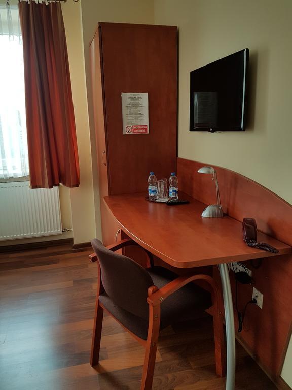 קטוביץ Hotel Restauracja Kinga מראה חיצוני תמונה