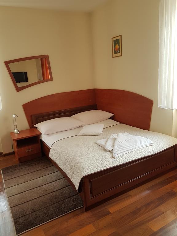 קטוביץ Hotel Restauracja Kinga מראה חיצוני תמונה