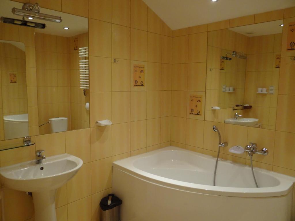 קטוביץ Hotel Restauracja Kinga חדר תמונה