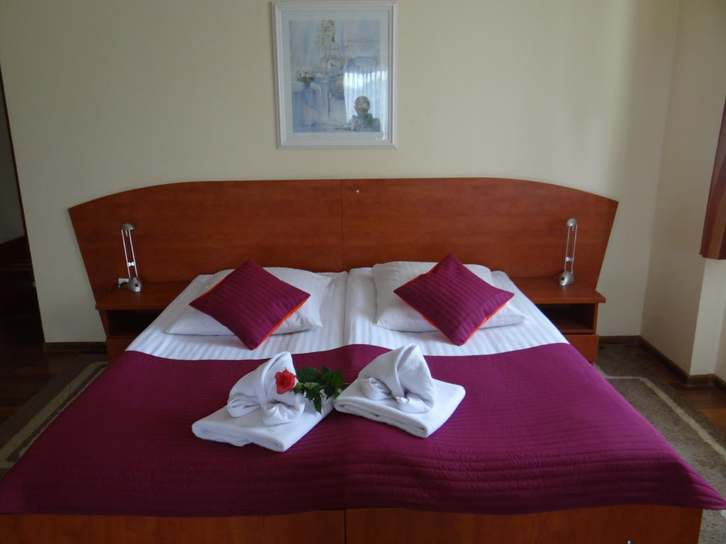 קטוביץ Hotel Restauracja Kinga מראה חיצוני תמונה