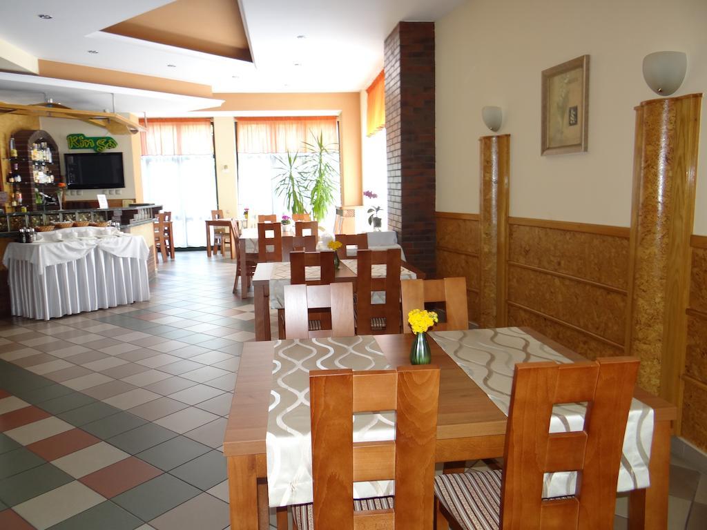 קטוביץ Hotel Restauracja Kinga מראה חיצוני תמונה