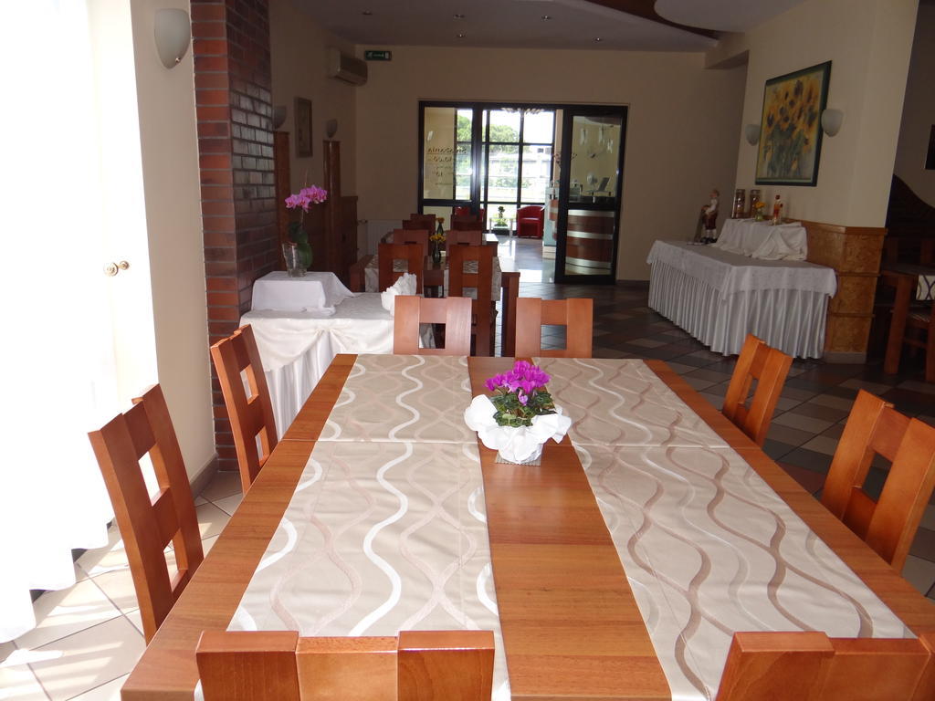 קטוביץ Hotel Restauracja Kinga מראה חיצוני תמונה